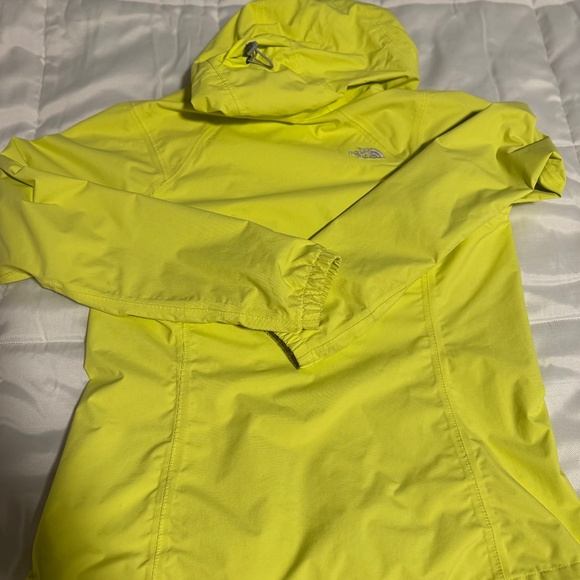 The North Face Women Rain Jacket Small Lime Color - Picture 2 of 3